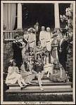 Wilson P. MacDonald avec les acteurs de sa pièce, « In Sunny France » [1925]