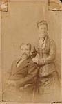 M. et Mme MacDonald, Simcoe, en Ontario - la mère et le père de Wilson P. MacDonald [1885]