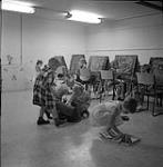 Group of children attending an art class, Calgary Allied Arts Centre août 1962.