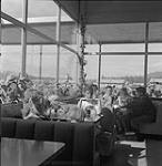 Sheardown's Coffee Cup situé dans le centre Nechako, Kitimat, Colombie-Britannique juin 1956.