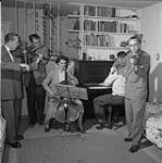 Membres du groupe Kitimat Little Symphony, Colombie-Britannique 16 juin 1956.