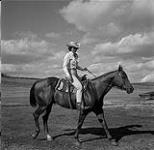 Femme montée sur un cheval de course [ca1954-1963]