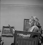 Cours d'art pour enfants, Lismer, fille dans un cours d'art [entre 1939-1951].
