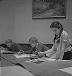 Cours d'art pour enfants, Lismer, enfants en train de peindre [entre 1939-1951].
