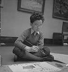 Cours d'art pour enfants, Lismer, garçon en train de peindre [entre 1939-1951].