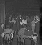 Toronto, men and women dancing  [entre 1939-1951].