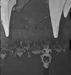 Vancouver.  Large Group Watching Unidentified Performers at the Cave Supper Club [entre 1939-1951]