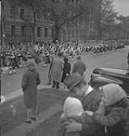 48th Highlanders.  Group of Service Men Marching [entre 1939-1951]