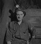 Exploitation minière à Kirkland Lake, années 1940. Plan rapproché d'un mineur non identifié [between 1940-1949]