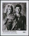 Portrait de presse de Tina Turner et de Mel Gibson dans « Mad Max Beyond Thunderdome » (« Mad Max : Au-delà du dôme du tonnerre »). Bande sonore originale du film, Capitol Records / Cassettes 1985