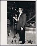 Phil Collins obtenant son étoile au Skydome Walk of Fame, à Toronto June, 1990