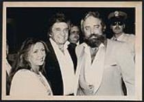 Johnny Cash, Jo'Anne Robitaille et Jerry Robitaille [entre 1984-1986].