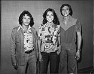 Portrait of CKQS FM interviewer Tony Lamana and A&M recording superstars The Carpenters during an SRO engagement at the O'Keefe Centre. Toronto [entre 1969-1975].