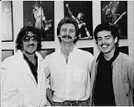Portrait de l'artiste de studio d'enregistrement Jim Capaldi, de Bob Mackowycz (Q-107) et de Chris Allicock (WEA Canada). Toronto May 5, 1983