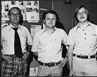 Portrait de Barry Nesbitt (radio CKFH), Charlie McCoy (artiste de Monument) et Jack Winter (radio CKFH) [entre 1970-1980]