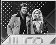 Frank Mills and Patsy Gallant parlent au micro (possiblement pendant la remise des prix Juno) [entre 1980-1981].