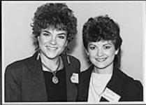 Rosanne Cash and Kelita Haverland at the CAPAC Seminar, Toronto [entre 1980-1983].
