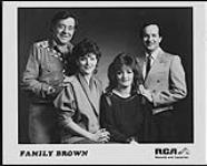 Press portrait of Family Brown. RCA Records and Cassettes [entre 1980-1986].