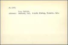 W.A. Taylor de Sudbury (Ontario) et A.M. Bishop de Toronto (Ontario) consultent une carte avant le décollage. École de formation élémentaire, Toronto July 29, 1940