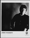 John Fogerty. (Warner Bros. Records publicity photo) [entre 1985-1986].