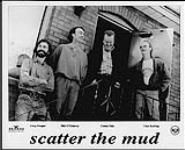 Photo publicitaire des membres du groupe Scatter the Mud debout dans un escalier, (de gauche à droite) Greg Hooper, Phil O'Flaherty, Conan Daly, Cam Keating [ca 1994].