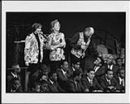 Sharon, Lois & Bram (ambassadeurs de l'UNICEF Canada) en spectacle avec la chorale des Harlem Boys au concert pour le 50e anniversaire de l'UNICEF donné à l'assemblée générale des Nations unies, New York, 11 décembre 1996 December 11, 1996
