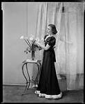 Karsh, Mrs Y. (born Solange Gauthier) - Black taffeta dress 26 mai 1936