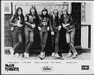 Press portrait of Iron Maiden: Steve Harris, Clive Burr, Bruce Dickinson, Dave Murray, Adrian Smith [entre 1979-1983].