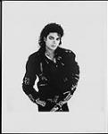 Michael Jackson, vêtu d'une veste de cuir [ca. 1987].