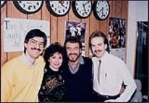 Photographie instantanée de Brian Salmon, Glory-Anne, Ronnie Prophet et John Marshall [entre 1986-1990].