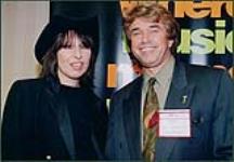 Snapshot of the Pretenders front woman Chrissie Hynde and the president of Canadian Music Week, Neill Dixon. Toronto [entre 1990-2000]