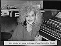 Kim Kastle at home in Power Zone Recording Studio [entre 1975-1980].