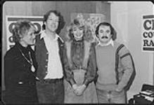 Iris Laratt, Tom Edge, Lynn McKinnon et Stan Campbell lors d'une récente visite à la station CHOO [between 1980-1983].