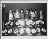 Membres de Van Halen recevant plusieurs prix [ca. 1984].
