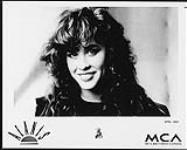 Press portrait of Alanis. Hot Mustard Records. MCA Records Canada avril 1991