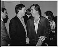 Frank Mills et John Allan Cameron à une réception [entre 1978-1985].