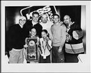 Le groupe 98° accepte un disque platine pour son premier album éponyme, en compagnie de Tarzan Dan de KISS 92 et de deux gagnants d'un concours, au sommet de la tour du CN, à Toronto [between 1997-2000]