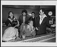 Pictured with Gary O'Connor (seated center) at a listening review of the L.P. at RCA Studios in New York are Brian Bell (Radioactive's production coordinator, also seated), Bruce Harris (RCA U.S., Director of A&R, standing front) and, standing behind (left to right), Wendy Goldstein (RCA U.S., East Coast Talent Manager), Stephen Glass and Dennis Ferrante (RCA Studio engineer) mars 1984