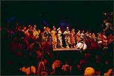 The Stoney Park Dancers sur la scène de la cérémonie de remise des prix Juno [ca 1995].