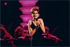 Celine Dion singing at the Juno Awards ceremony [entre 1995-2000].