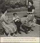 Gloria Akiwenzie, infirmière spécialisée en santé publique au service de la Ontario Society for Crippled Children, prend soin de 700 enfants dans sept pays  [between 1930-1960]