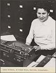 Lorna Kirkness, sténographe de Fisher River, Manitoba [entre 1930-1960]