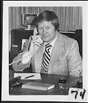 Ed Preston, vice-président et directeur général de RCA Canada, en conversation au téléphone [entre 1976-1982].