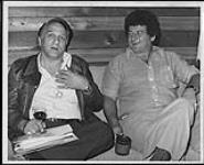 Sammy Jo Romanoff du magazine RPM, assis en compagnie d'un homme non identifié [between 1975-1979].