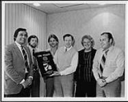 CBS Records Canada remet à la division de la fabrication un prix « Michael Jackson diamant » en reconnaissance de son aide pour répondre à la demande de l'album « Thriller » [entre 1982-1983].