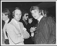 Brian Robertson and Neill Dixon at a party [entre 1974-1977].