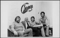 Jeff Smith with three unidentified men [entre 1975-1985].