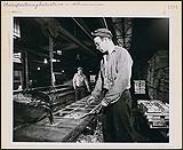 Un jeune homme qui travaille dans une aluminerie [between 1930-1960]