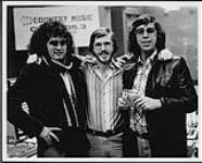Ted Daigle et Doug Anderson, de CKBY FM, avec Bob Van Dyke [between 1972-1978].