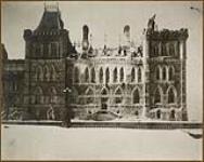 (Fire - Parliament Buildings, Ottawa, Ont.) [Centre Block after the fire.] [Feb. 1916]